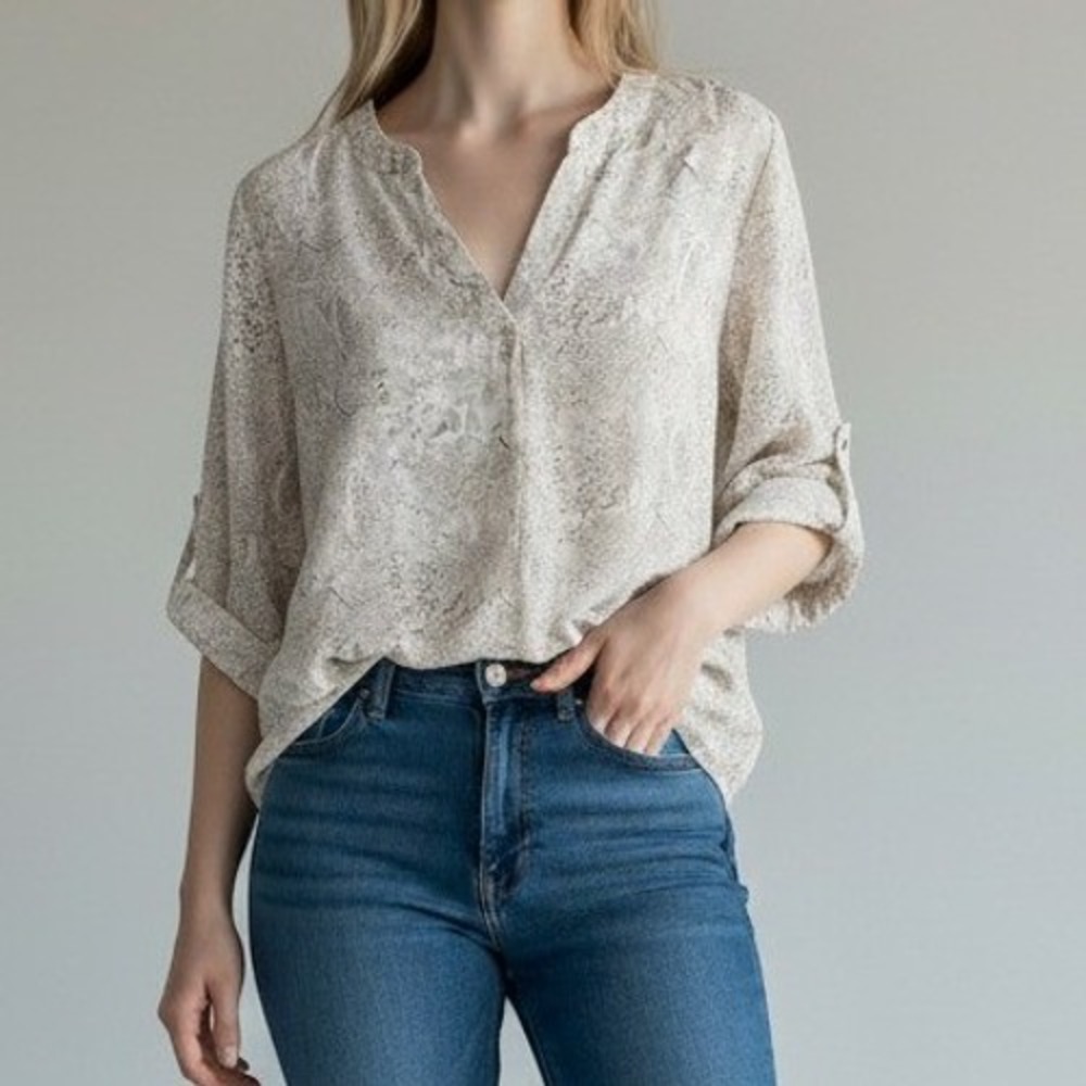 CHAUS Animal Print Blouse Split V Neck Roll Tab Sleeves Cream & Gray XL
